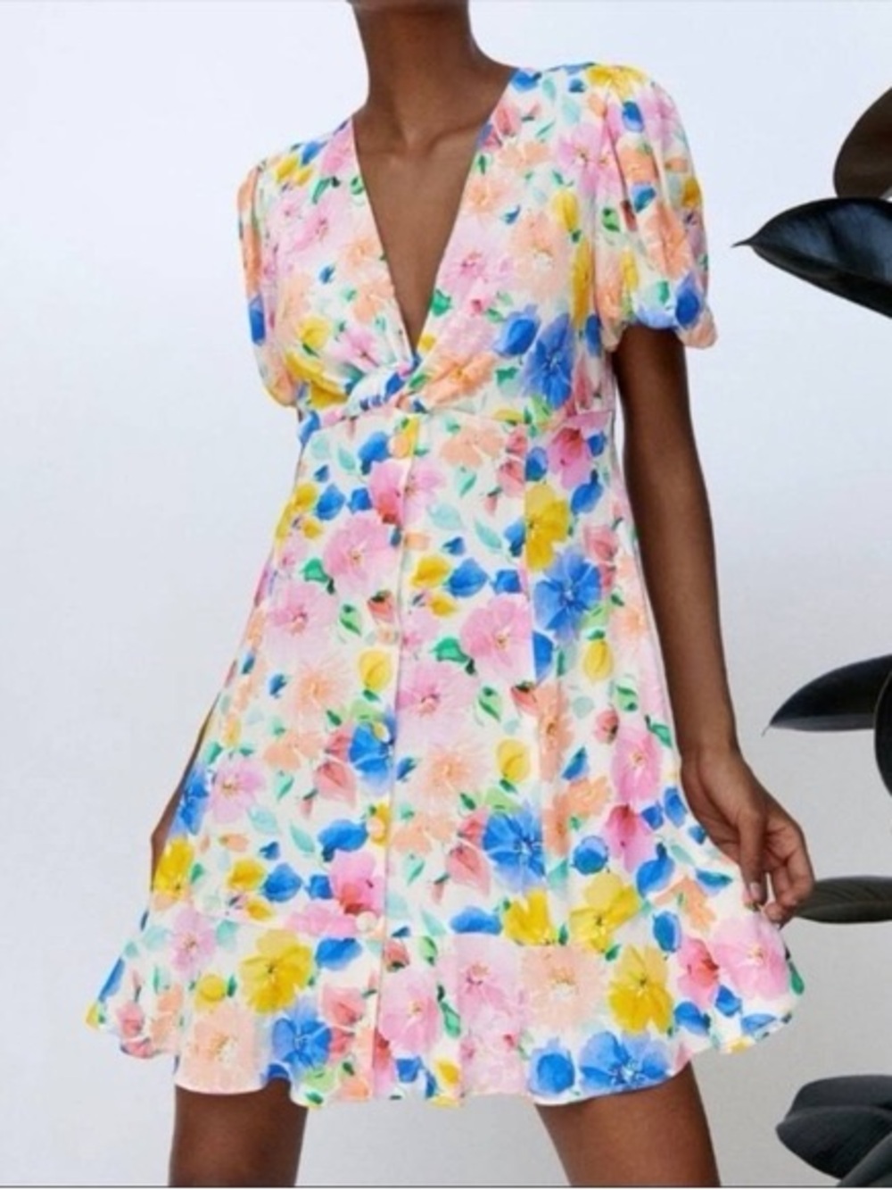 Zara women’s xs Floral V-Neck Short Sleeve Dress - Pastel Multi